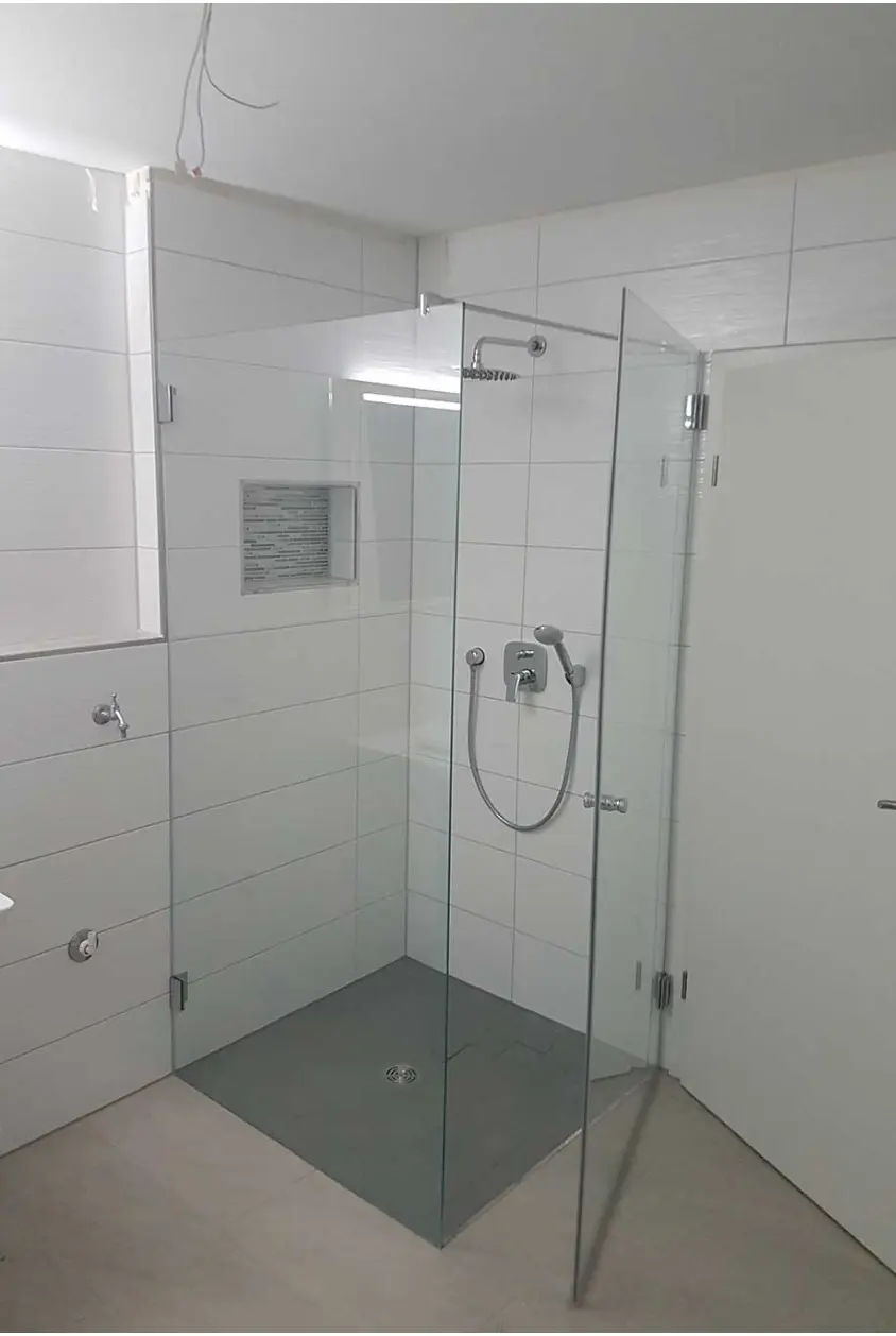 Klassische Duschkabine von Ganzglasduschen-Fras-Biermann-München