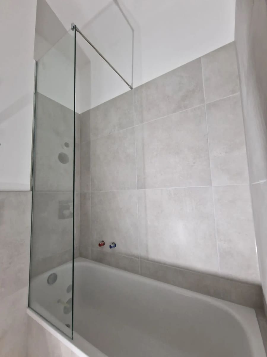 Referenz – Badewannenaufsatz-Dusche von Fras-Biermann